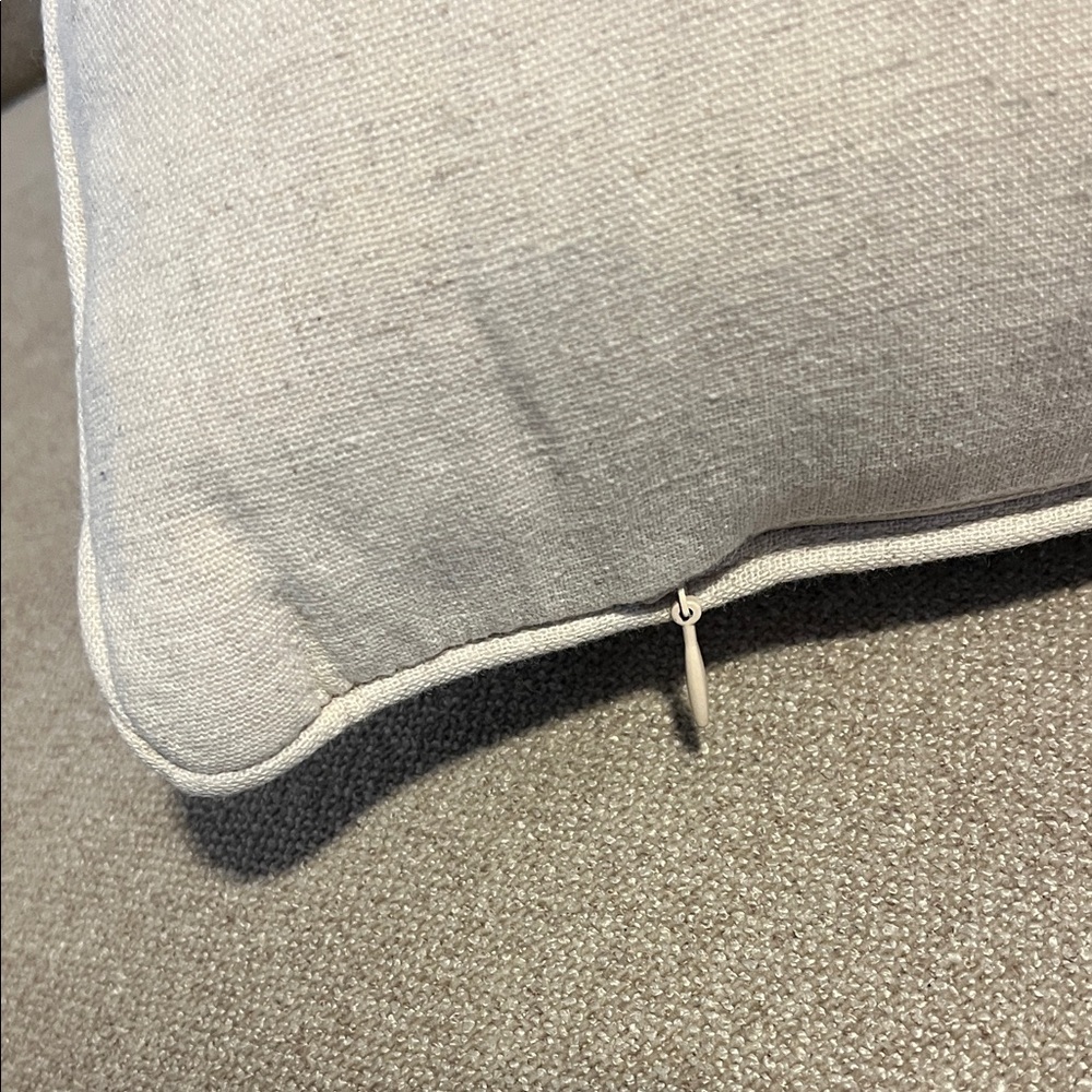 Bow Pattern Throw Pillow - Picture 3 of 4